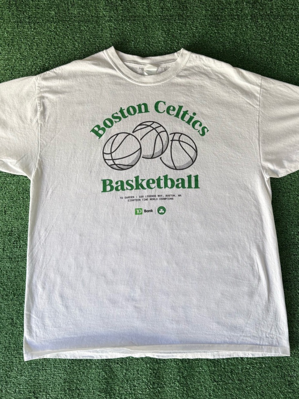 Y2K Boston Celtics white t-shirt size XL, measurements in pics